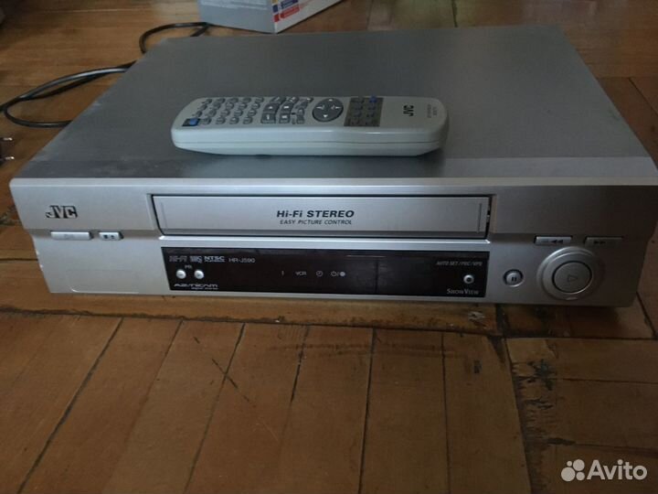 Видеомагнитофон JVC