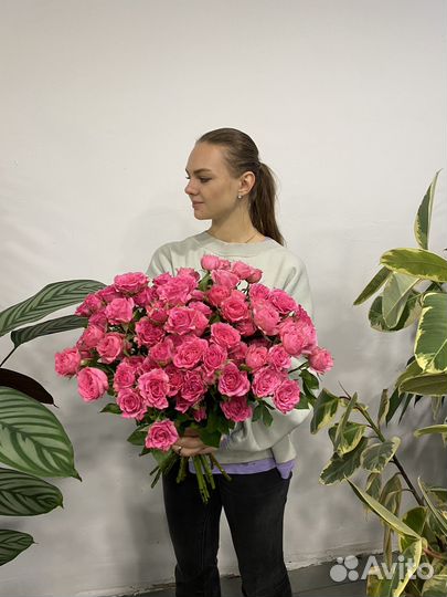 Букет из кустовых розовых роз