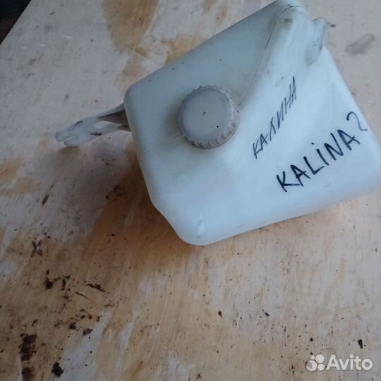Бачок омывателя на Лада Калина