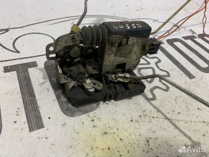 Замок двери передний правый Renault Logan K7J710