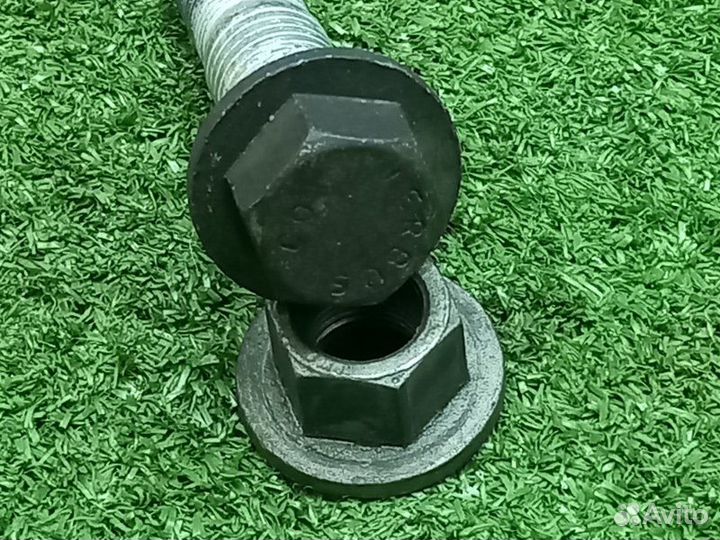 Болт подвески передний правый Land Rover Range