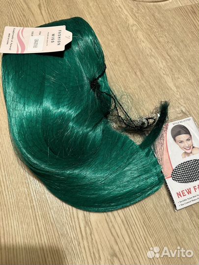 Парик зеленый короткий новый