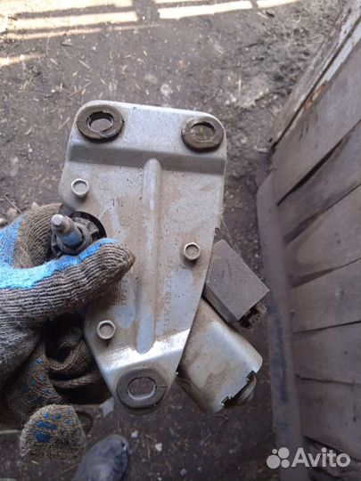 Моторчик заднего дворника на priora