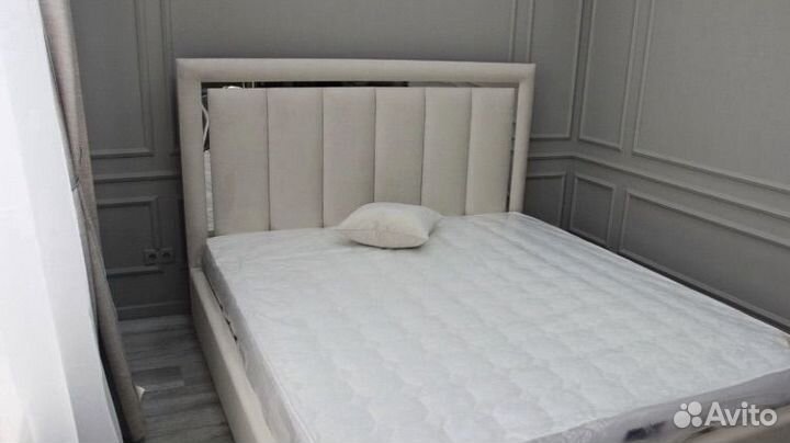 Кровать двухспальная с механизмом