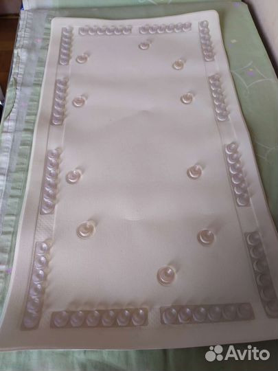 Коврик детский для ванной на присосках