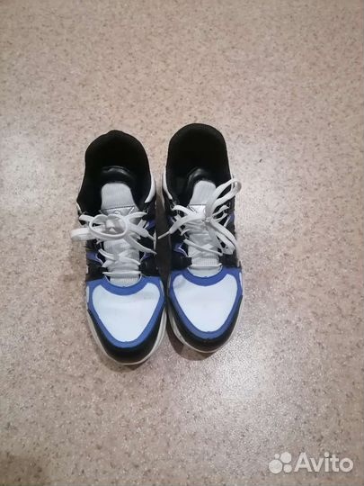 Кроссовки женские 37 размер