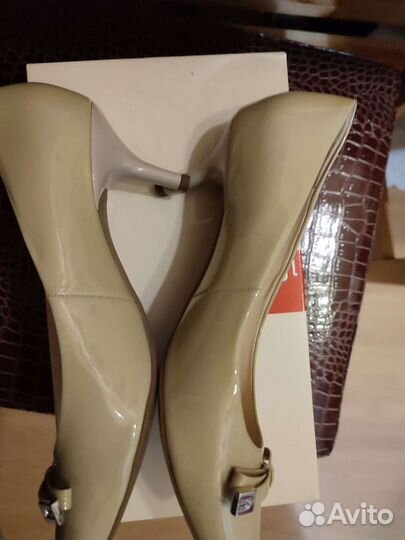 Туфли новые бежевые