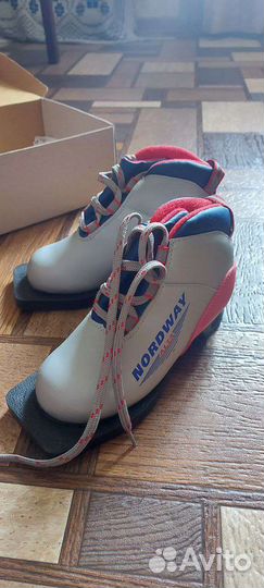 Лыжные ботинки