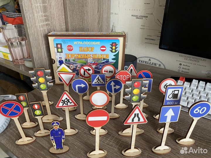 Набор дорожных знаков