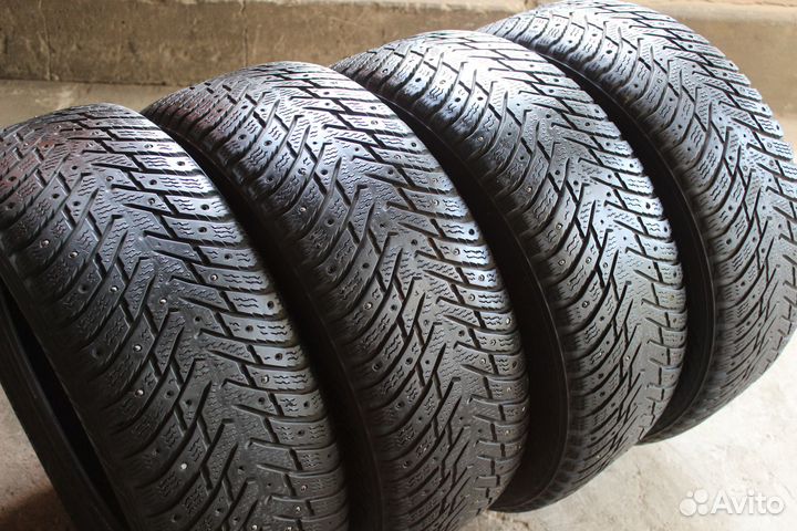 Nokian Tyres Hakkapeliitta 8 215/60 R16 99T