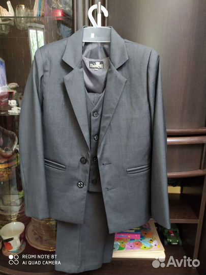 Костюм тройка на мальчика 9-10 лет
