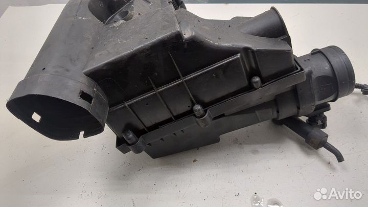 Корпус воздушного фильтра Volkswagen Sharan