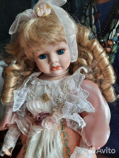 Кукла фарфоровая коллекционная