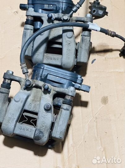 Суппорт тормозной задние Hyundai Santa Fe 4