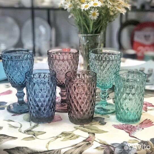 Бокалы и стаканы из цветного стекла