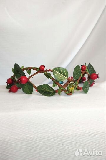 Диадема с красными ягодами