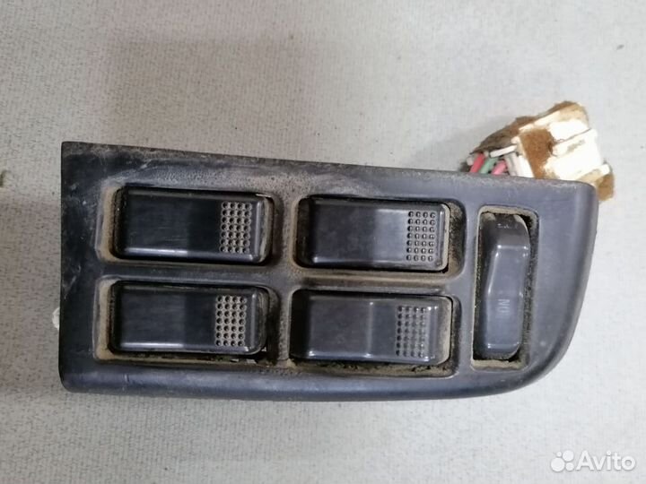 Блок упр. стеклоподъемник. Mitsubishi Mirage 1991