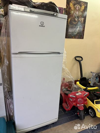 Холодильник indesit ST-145.028