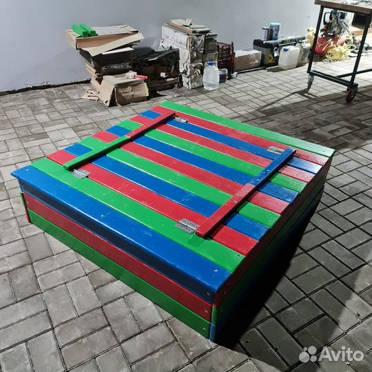 Песочница с крышкой