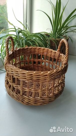 Корзинка плетеная