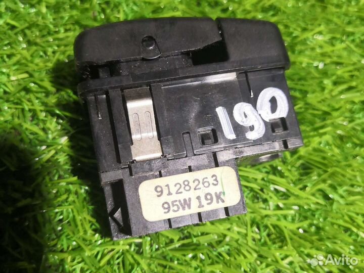 Кнопка обогрева стекла и зеркал Volvo 850