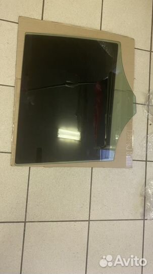 Стекло правое Mercedes GL166