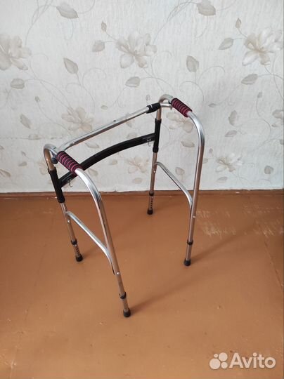 Ходунки для взрослых шагающие