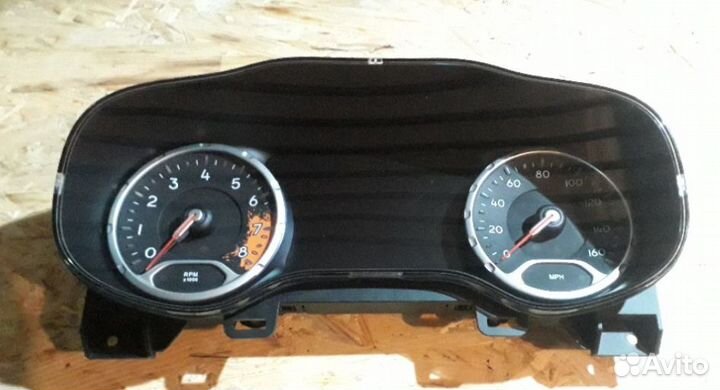 Jeep Renegade панель приборов