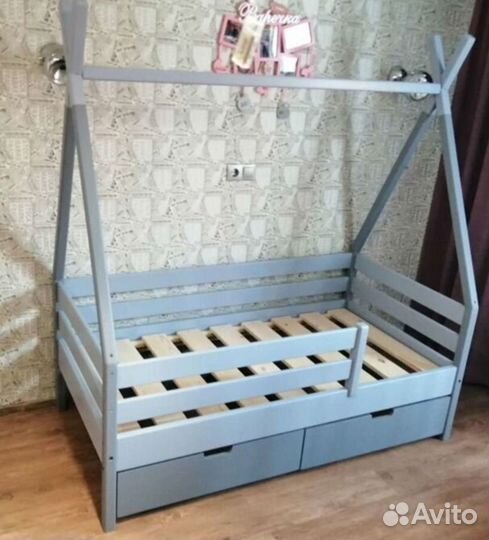 Кроватка детская из массива лиственницы