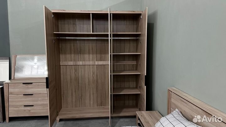 Спальный гарнитур Юта - 3 дверный