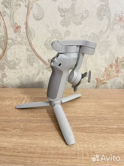 Стабилизатор для смартфона DJI Osmo Mobile SE