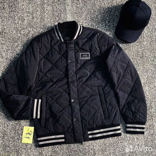 Модный бомбер от Armani Exchange