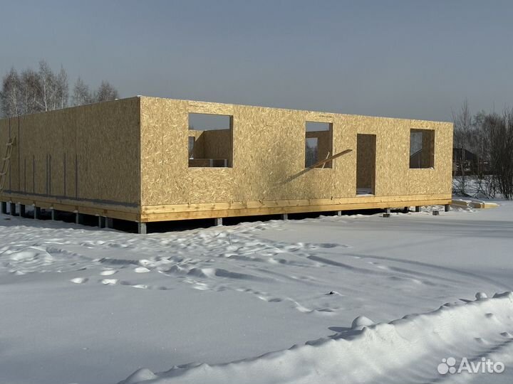 Сруб дома из бруса