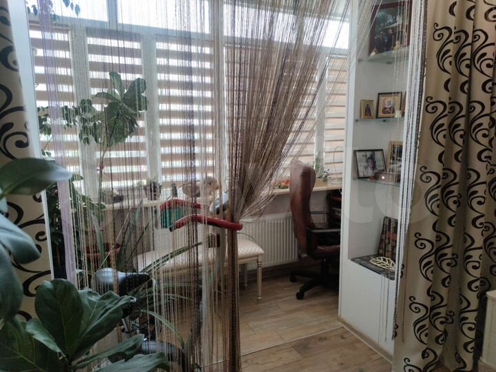 2-к. квартира, 70 м², 1/3 эт.