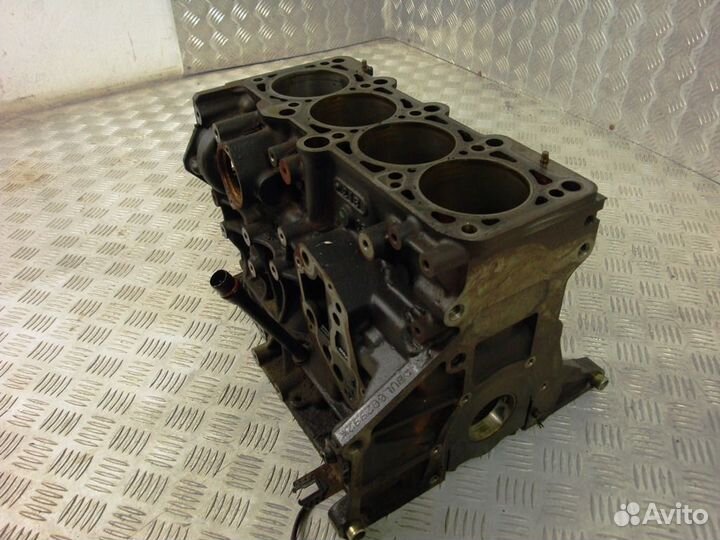 Блок цилиндров Audi A4 B7 2.0 BUL 06р103021d