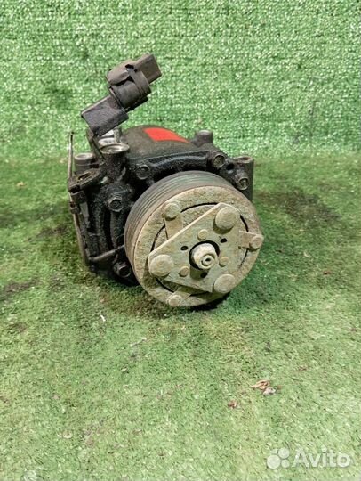 Компрессор кондиционера Mitsubishi Carisma