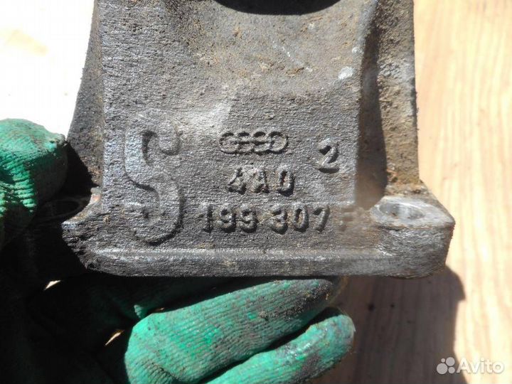 Кронштейн кпп левый Audi 100 C4 1991-1994