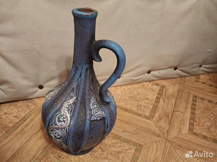 Глиняный кувшин для вина