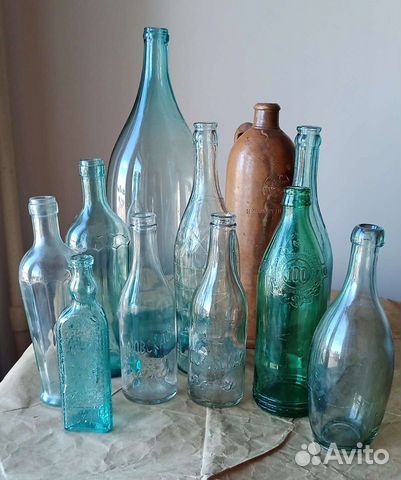 Бутылка с надписью и четверть