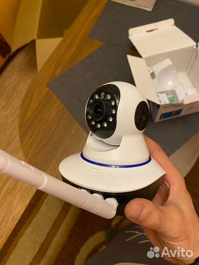 Беспроводная поворотная камера видеонаблюдения