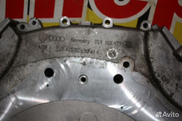 Крышка коленвала задняя Volkswagen Tiguan