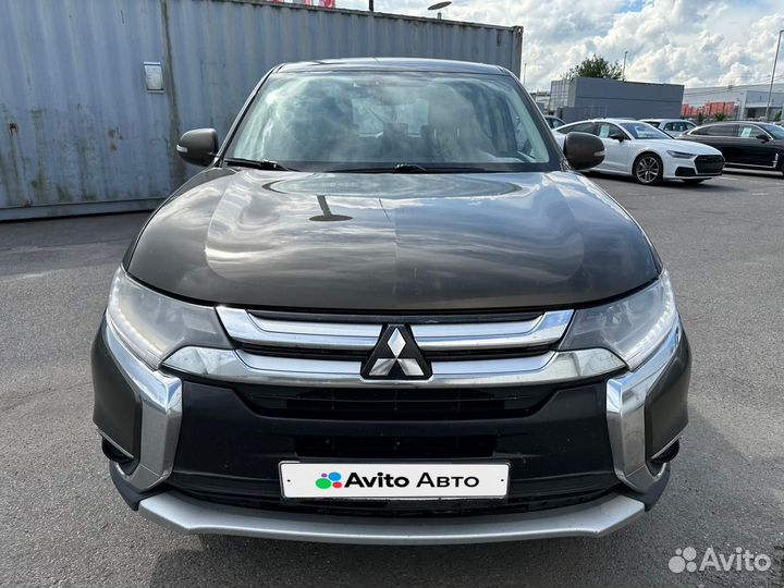 Mitsubishi Outlander 2.0 CVT, 2018, 239 100 км