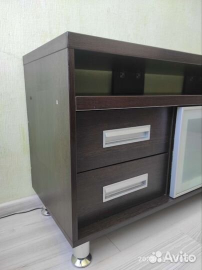 Тумба под телевизор бу массив