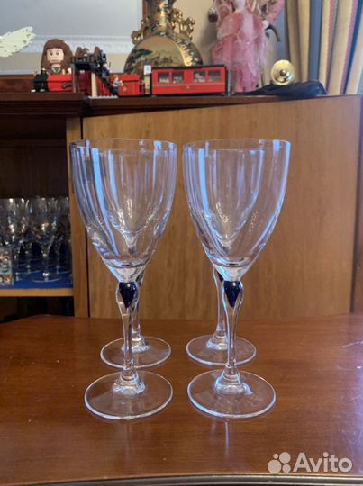 Рюмки и бокалы с синей каплей внутри