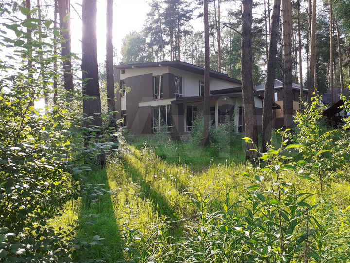 Коттедж 203 м² на участке 10 сот.