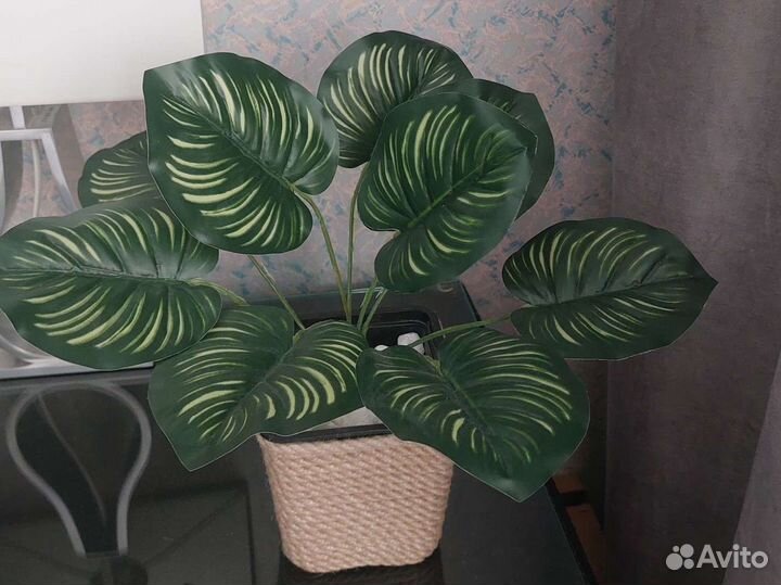 Искусственные цветы в горшках