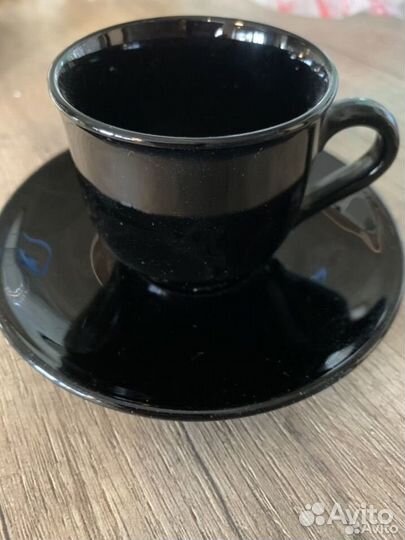 Кофейные чашки с блюдцами