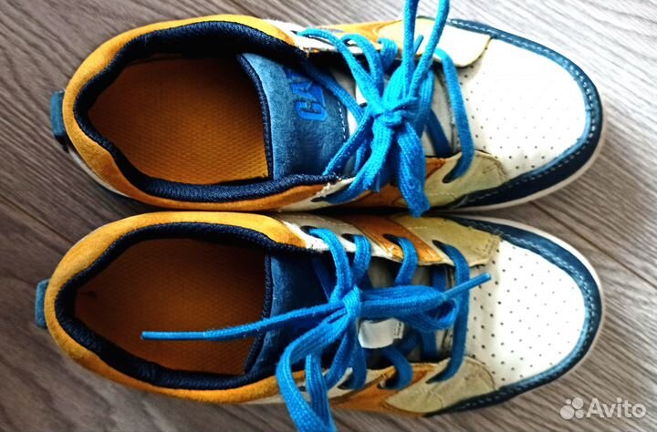 Жилетка, кеды + брюки в подарок