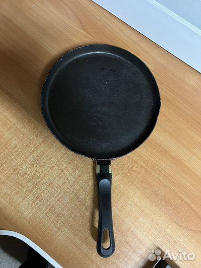 Продам сковородку блинную 22см