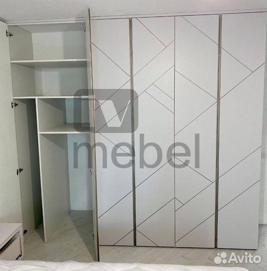 Шкаф с зеркалом